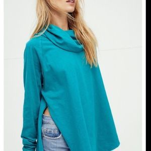 We The Free People Turtle Neck Long Sleeve Tee Pullover Size XS Turquoise